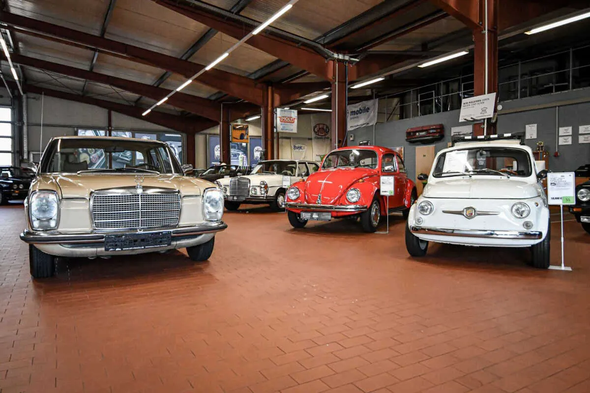 Youngtimer-Coupé im Showroom von OM-Classics