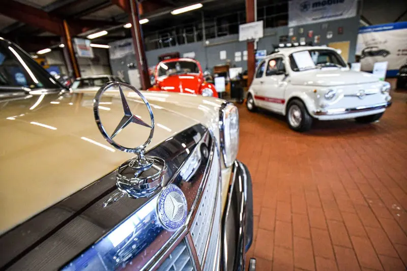 Youngtimer im Ausstellungsraum von OM-Classics